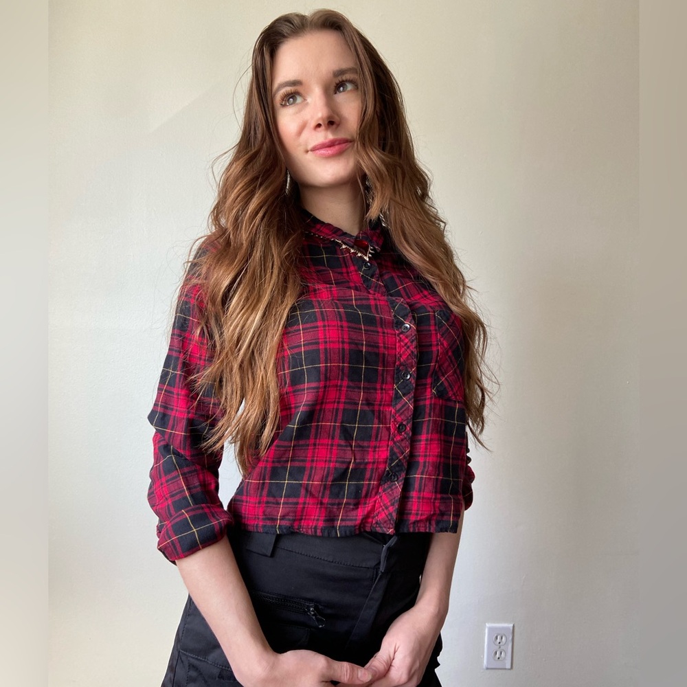 Cropped red and black plaid button-up